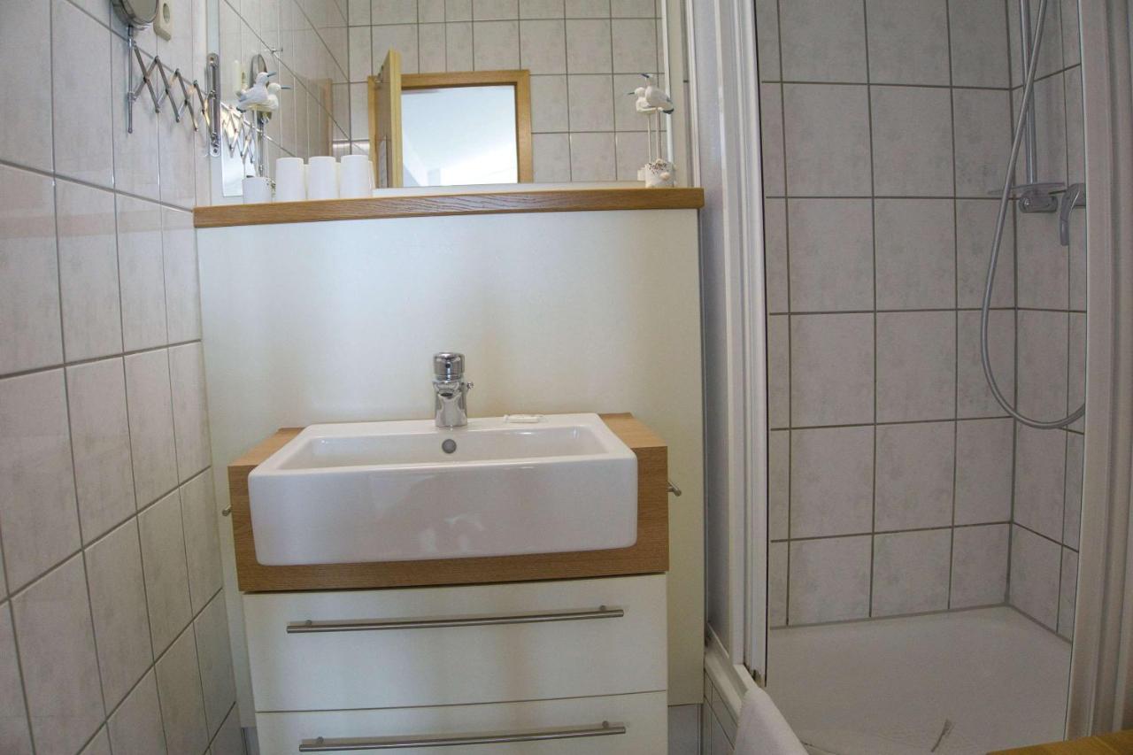 Fewo Mit Meerblick, Gratis Nutzung Vom Ahoi Erlebnisbad Und Sauna In Sellin - Haus Blick Zur See Fewo 11 Goehren (Ruegen) Exterior foto