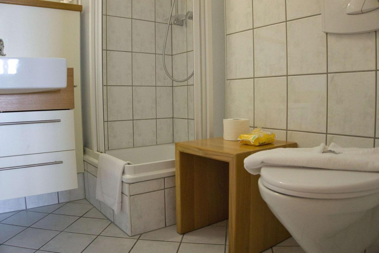 Fewo Mit Meerblick, Gratis Nutzung Vom Ahoi Erlebnisbad Und Sauna In Sellin - Haus Blick Zur See Fewo 11 Goehren (Ruegen) Exterior foto