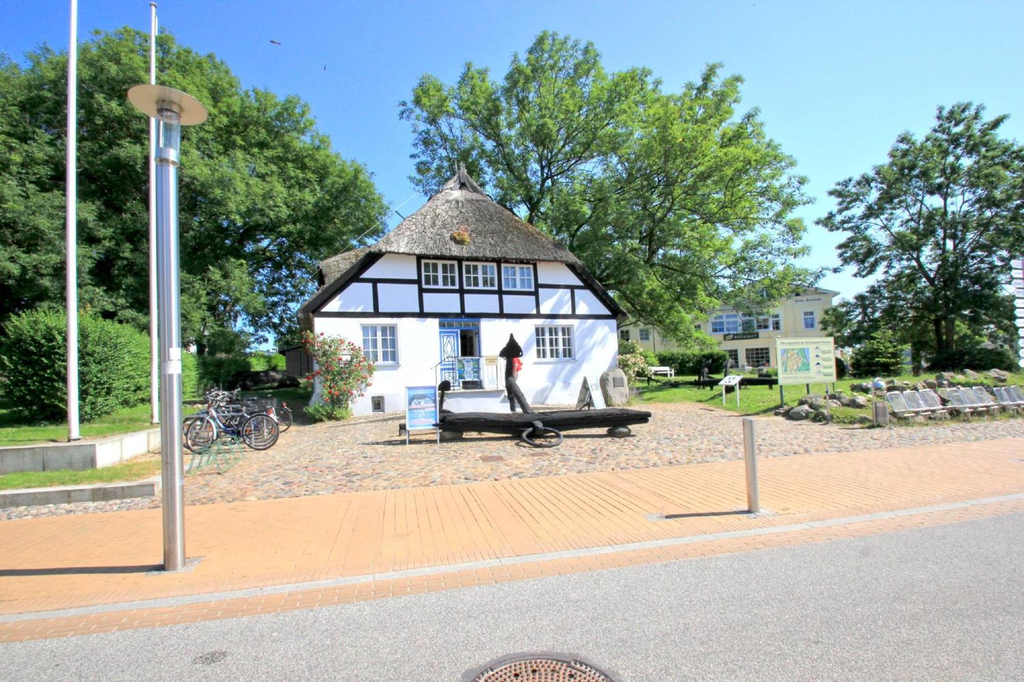 Fewo Mit Meerblick, Gratis Nutzung Vom Ahoi Erlebnisbad Und Sauna In Sellin - Haus Blick Zur See Fewo 11 Goehren (Ruegen) Exterior foto